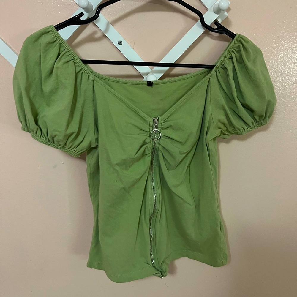 Green shoulder top, puffed sleeves. Zipper down the middle that does work.